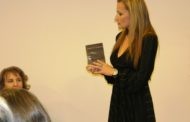 Сузана Турунџиева ги расплака сите на промоцијата на нејзините книги во Пехчево