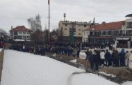 Светиот крст во рацете на 31 годишниот Бобан Велковски од Пехчево